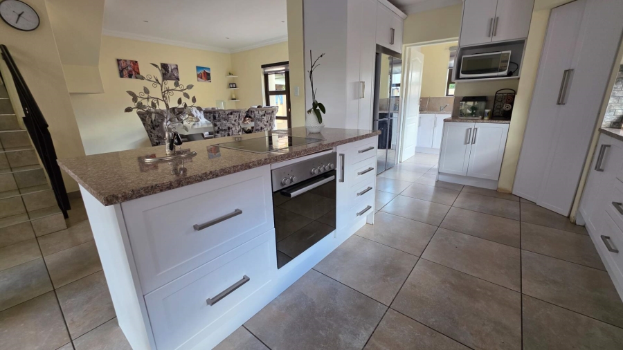 To Let 1 Bedroom Property for Rent in Melodie North West